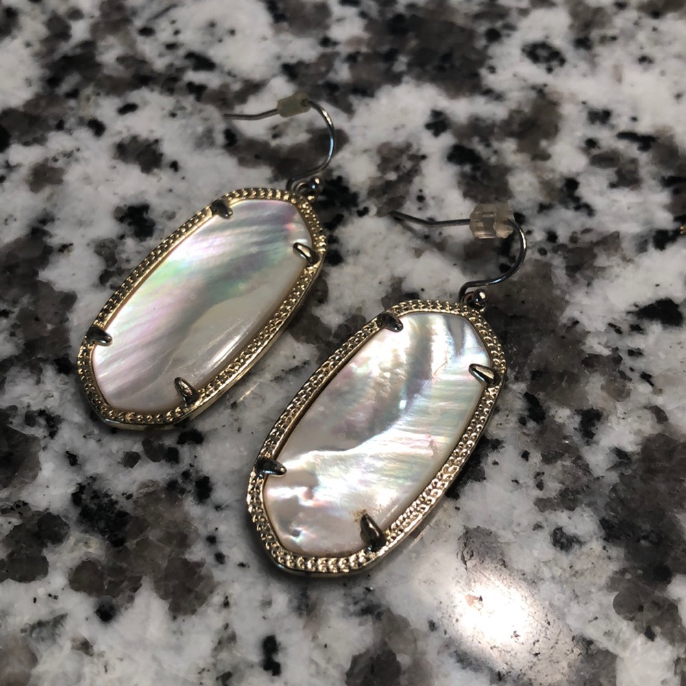 Pearl/gold Elle Kendra Scott earrings